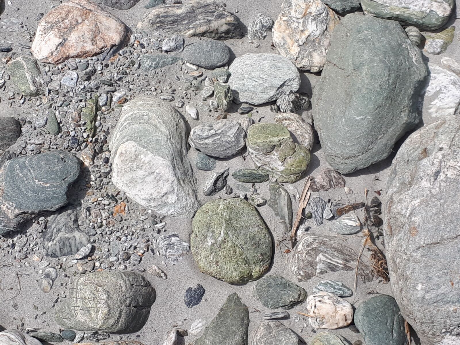 Samsung Galaxy A5(2017) sample photo. Stones, beach, summer photography