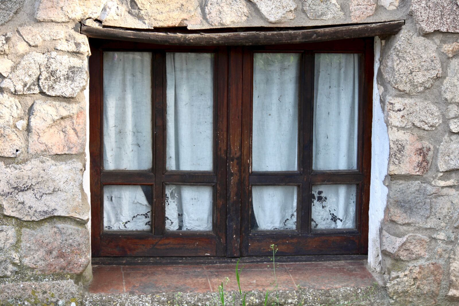 Canon EOS M sample photo. Ancient, window, house photography