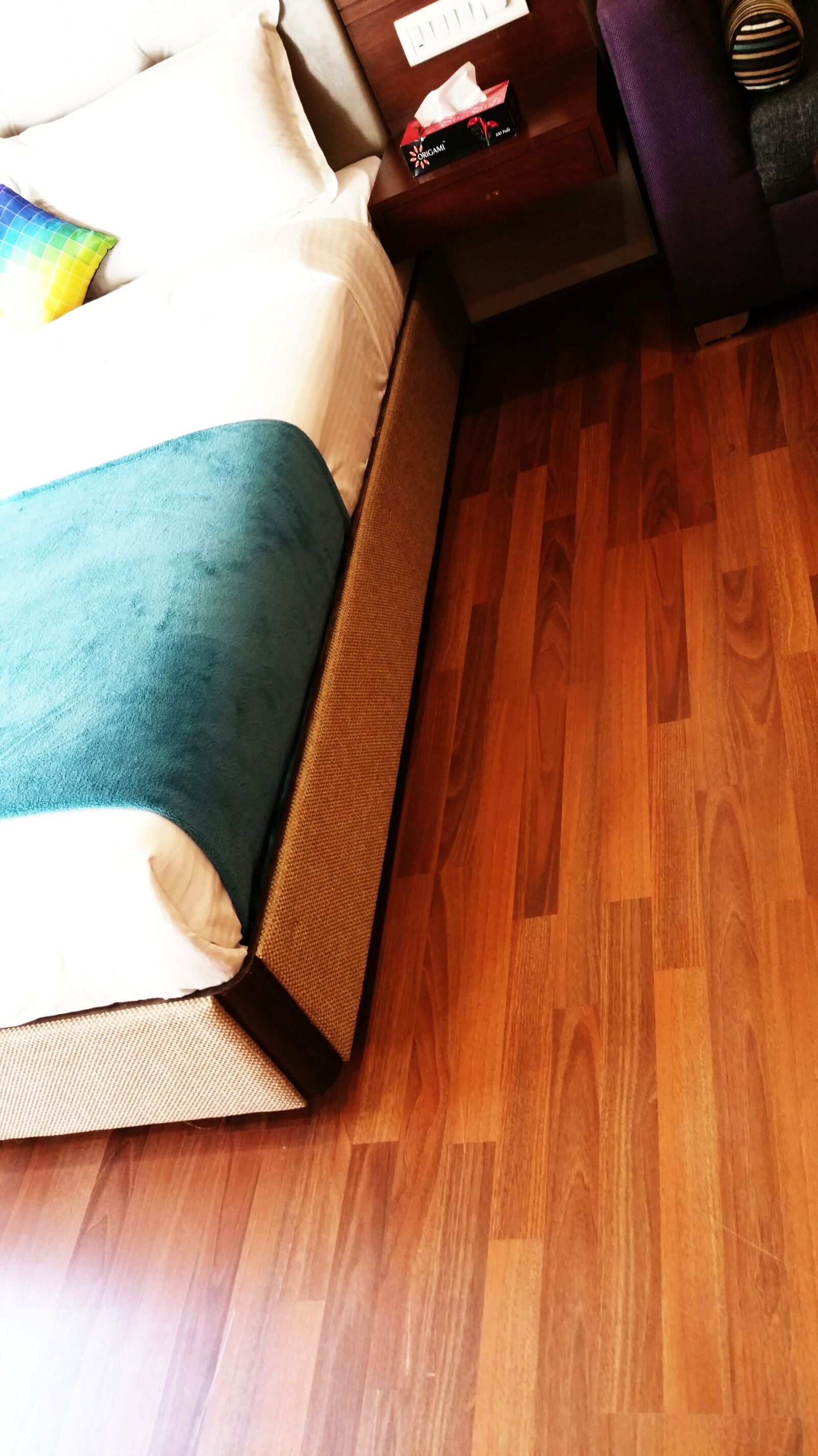 Samsung Galaxy Note4 sample photo. Bed, blue, brown, business photography