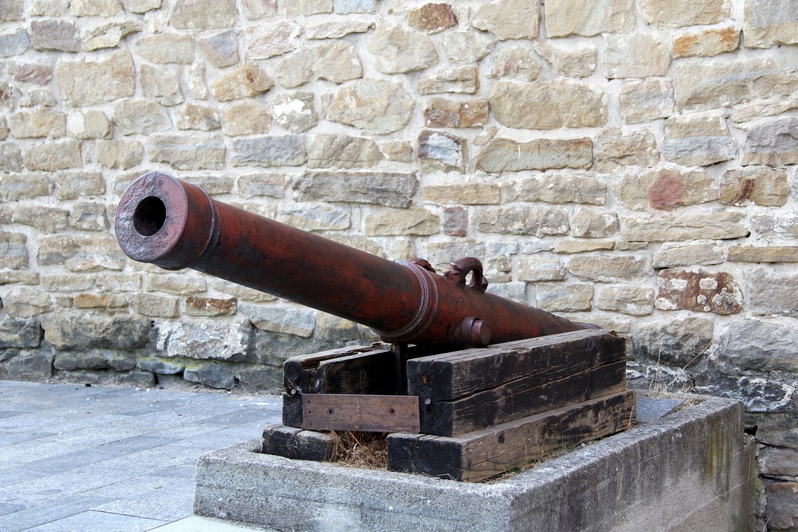 Canon EF-S 17-85mm F4-5.6 IS USM sample photo. Cannon, weapon, history photography
