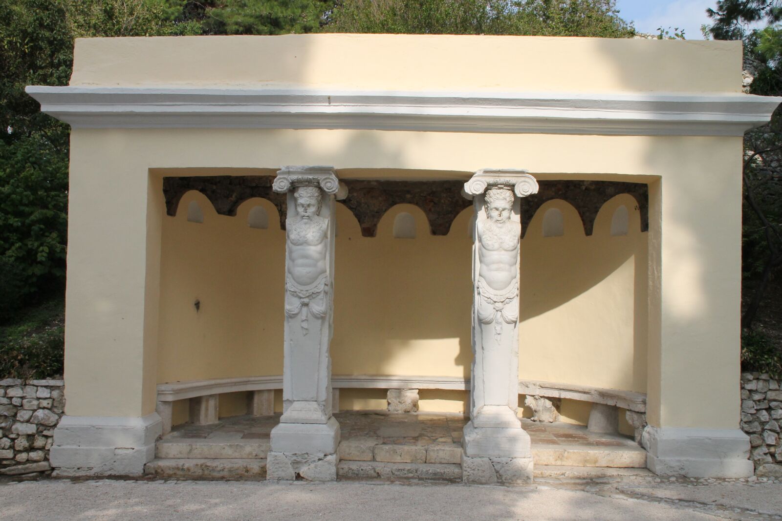 Canon EOS 1100D (EOS Rebel T3 / EOS Kiss X50) sample photo. Pavilion, roman, building photography