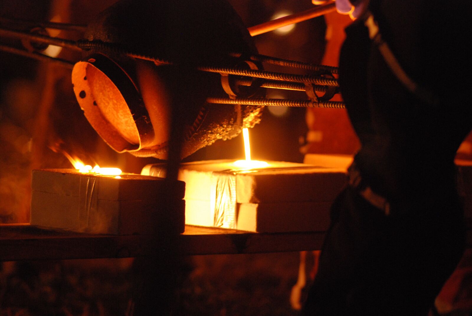 Nikon D80 sample photo. Iron, pour, iron pour photography