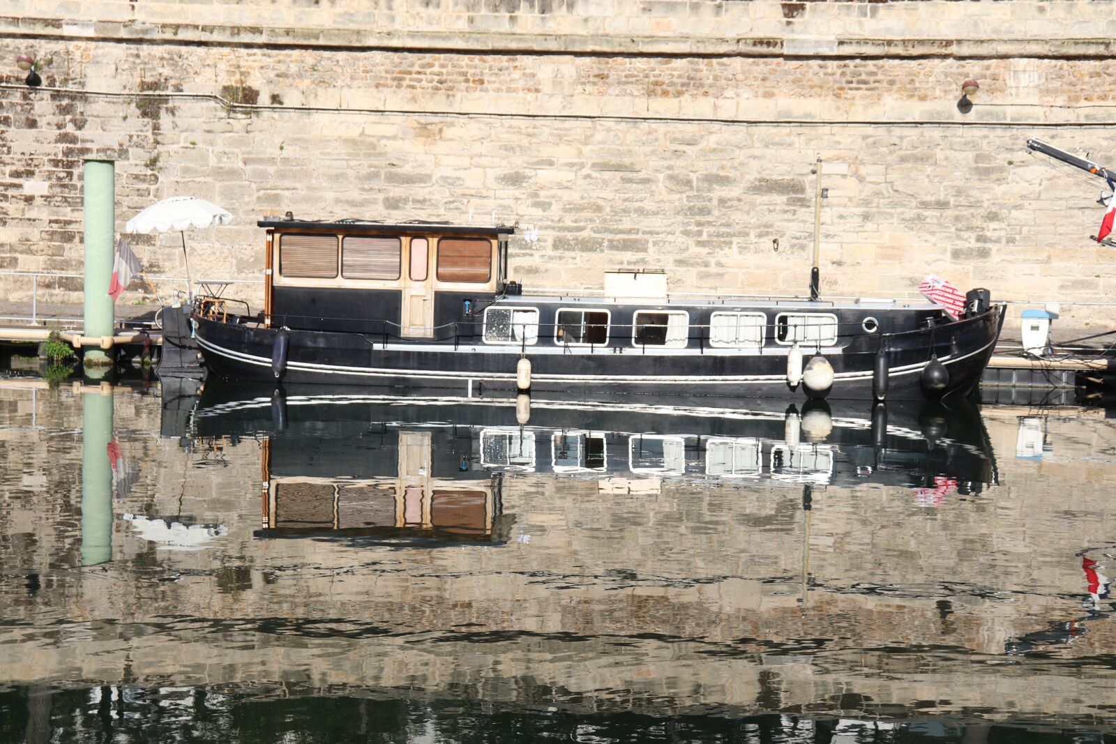 Canon EOS 800D (EOS Rebel T7i / EOS Kiss X9i) sample photo. Peniche, boats, river photography