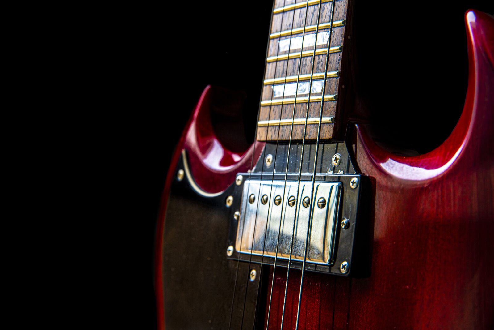 Canon 24-70mm F2.8 DG OS HSM | Art 017 sample photo. Close up, guitar, handle photography