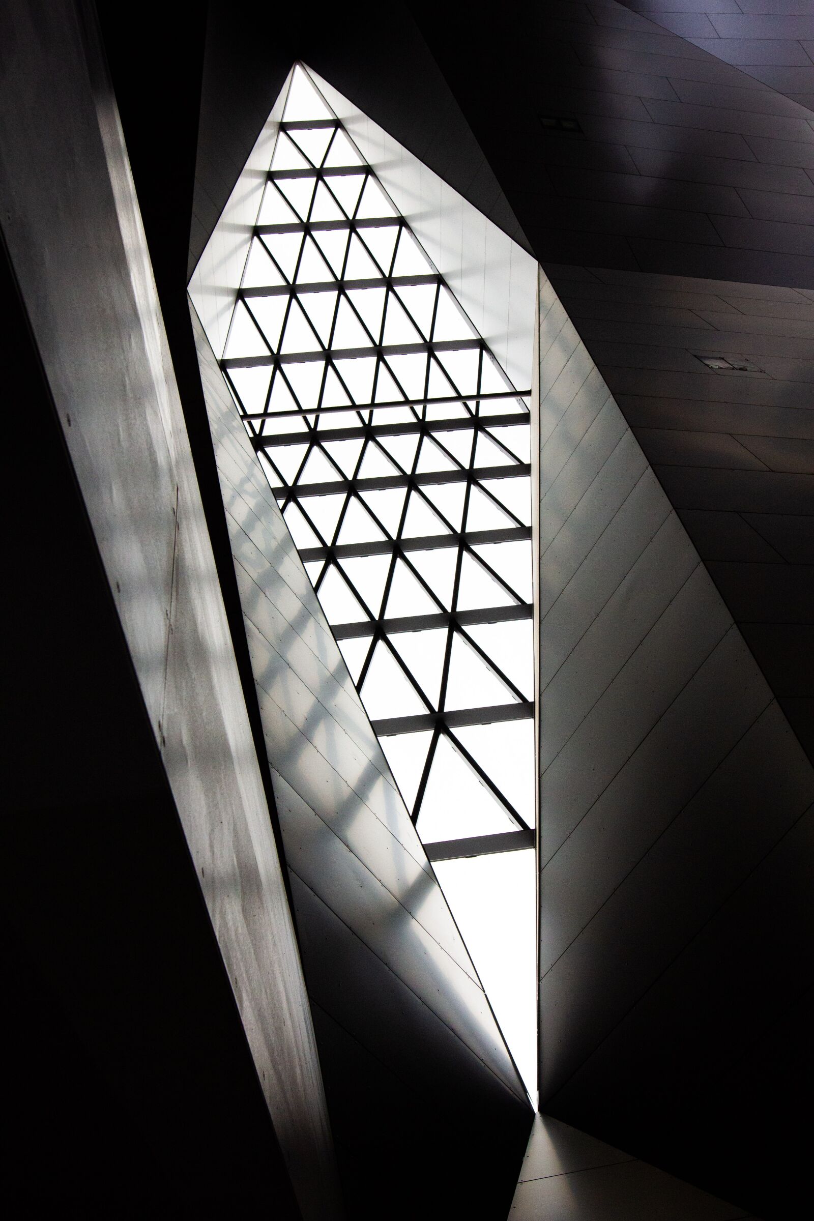 Canon EOS 550D (EOS Rebel T2i / EOS Kiss X4) sample photo. Central station, railway station photography