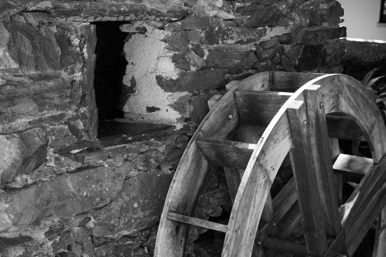 Canon EOS 700D (EOS Rebel T5i / EOS Kiss X7i) sample photo. Mill, stone, old photography