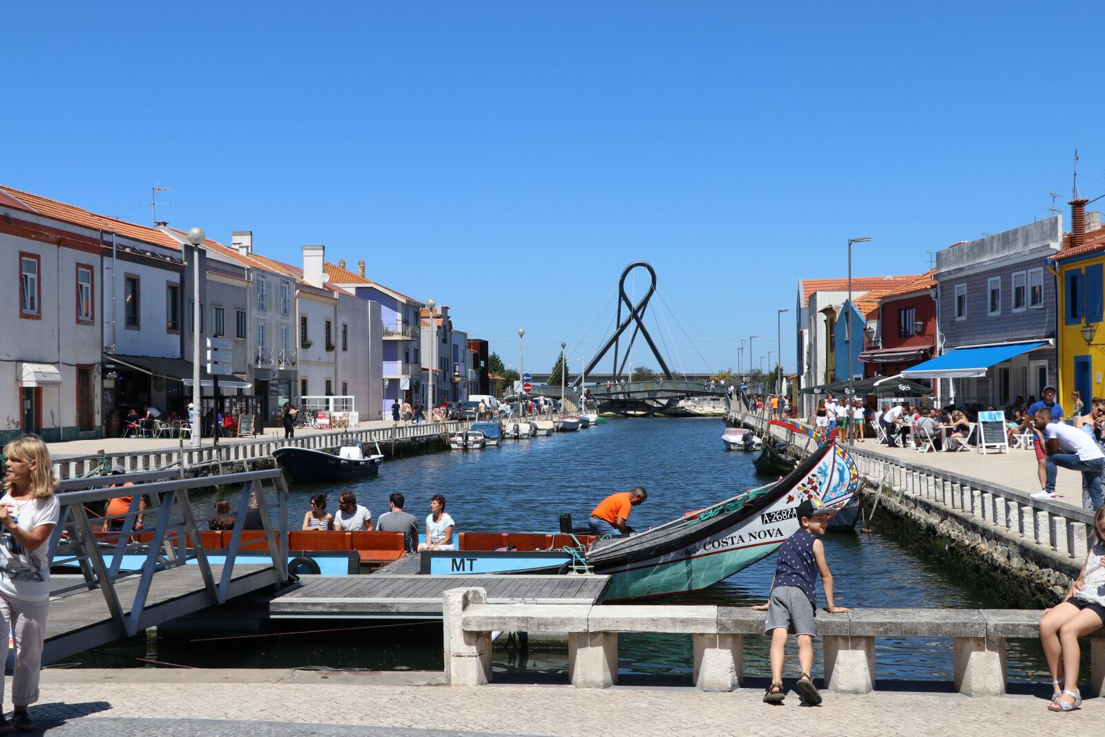 Canon EOS 80D sample photo. Aveiro, gondolas, river photography