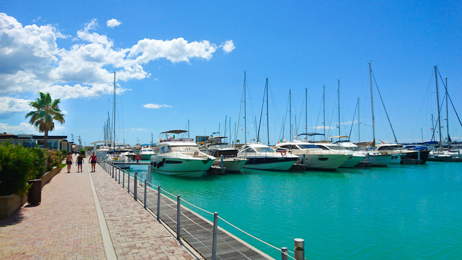 Sony Xperia Z5 Compact sample photo. Boats, docks, lake, marina photography