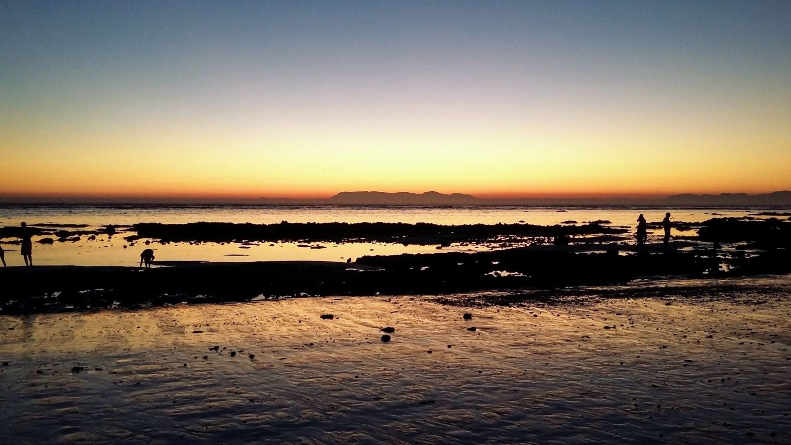 Samsung Galaxy A3 sample photo. Sunset, beach, ocean photography