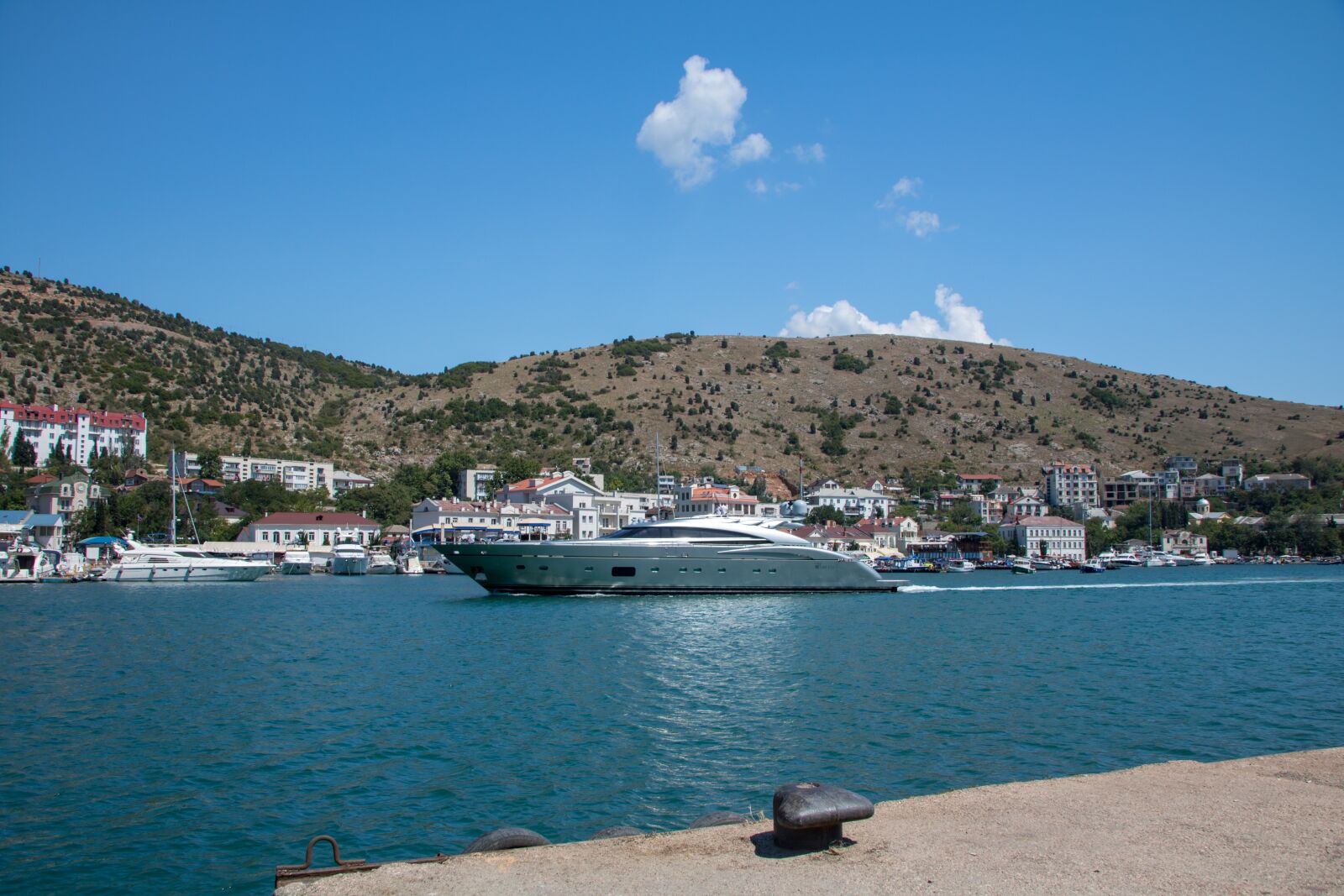 Canon EOS 750D (EOS Rebel T6i / EOS Kiss X8i) sample photo. Sea, bay, yacht photography