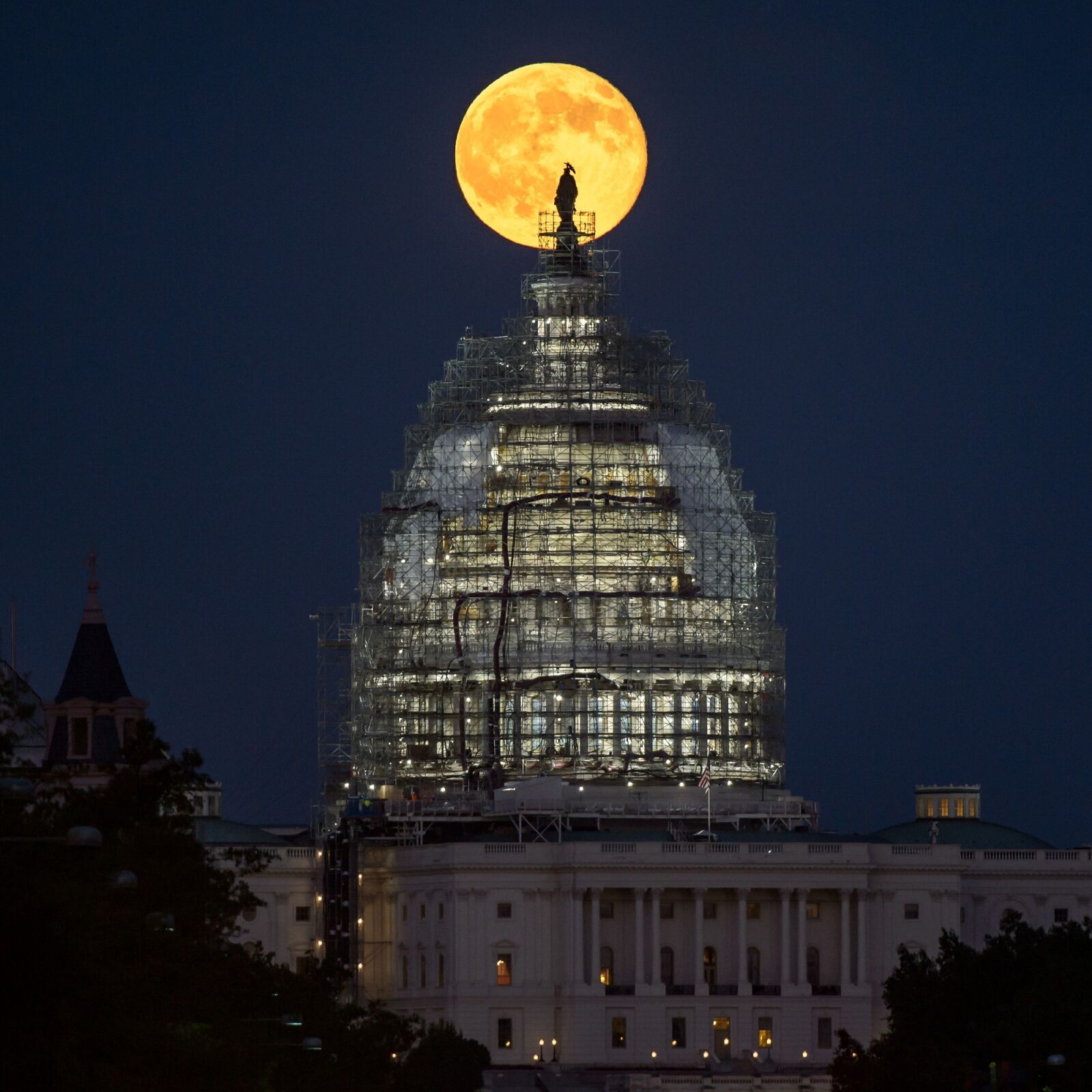 Nikon D4 sample photo. Full moon, washington, dc photography