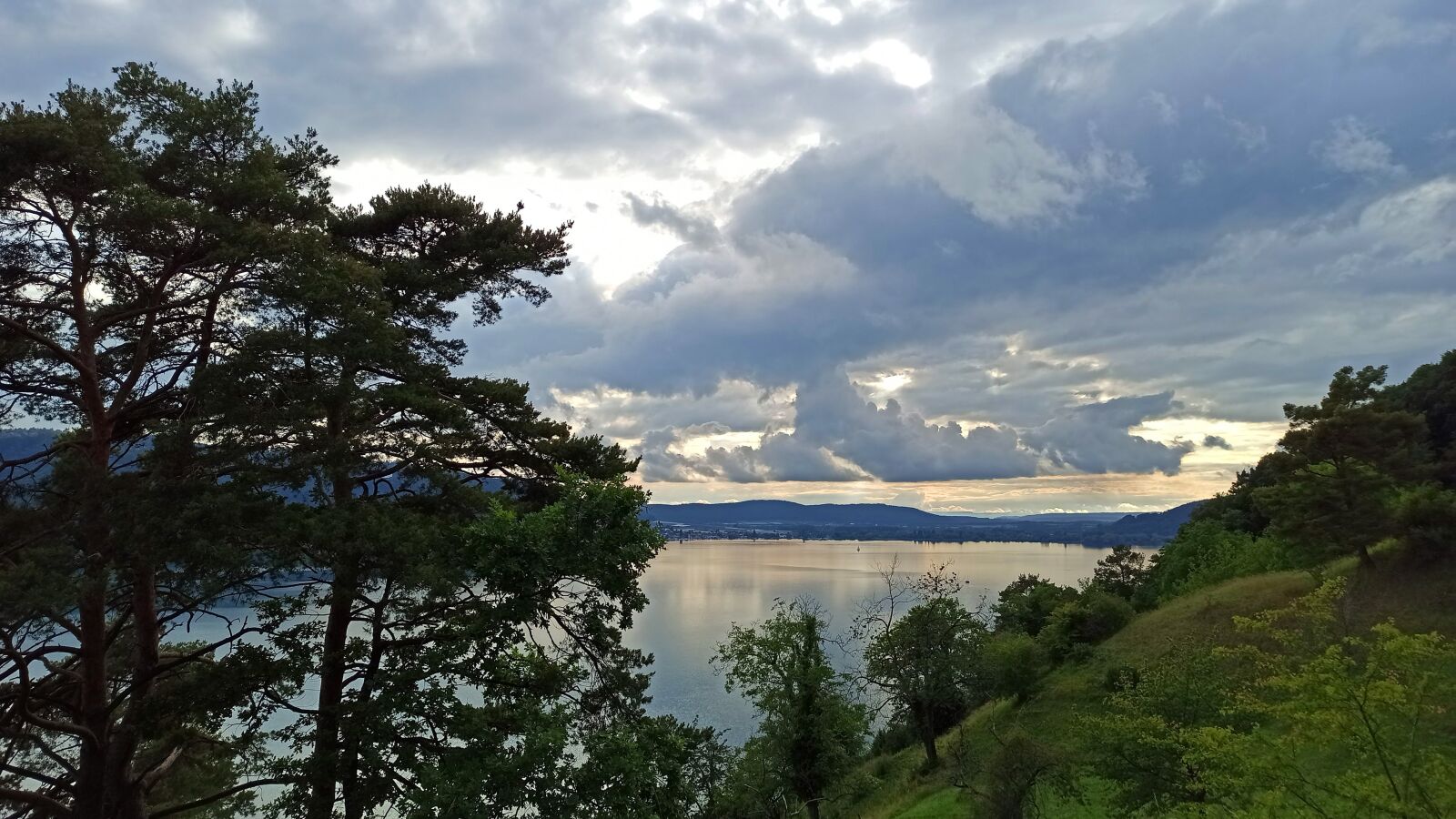 Xiaomi Redmi Note 8 Pro sample photo. Lake constance, water, mood photography