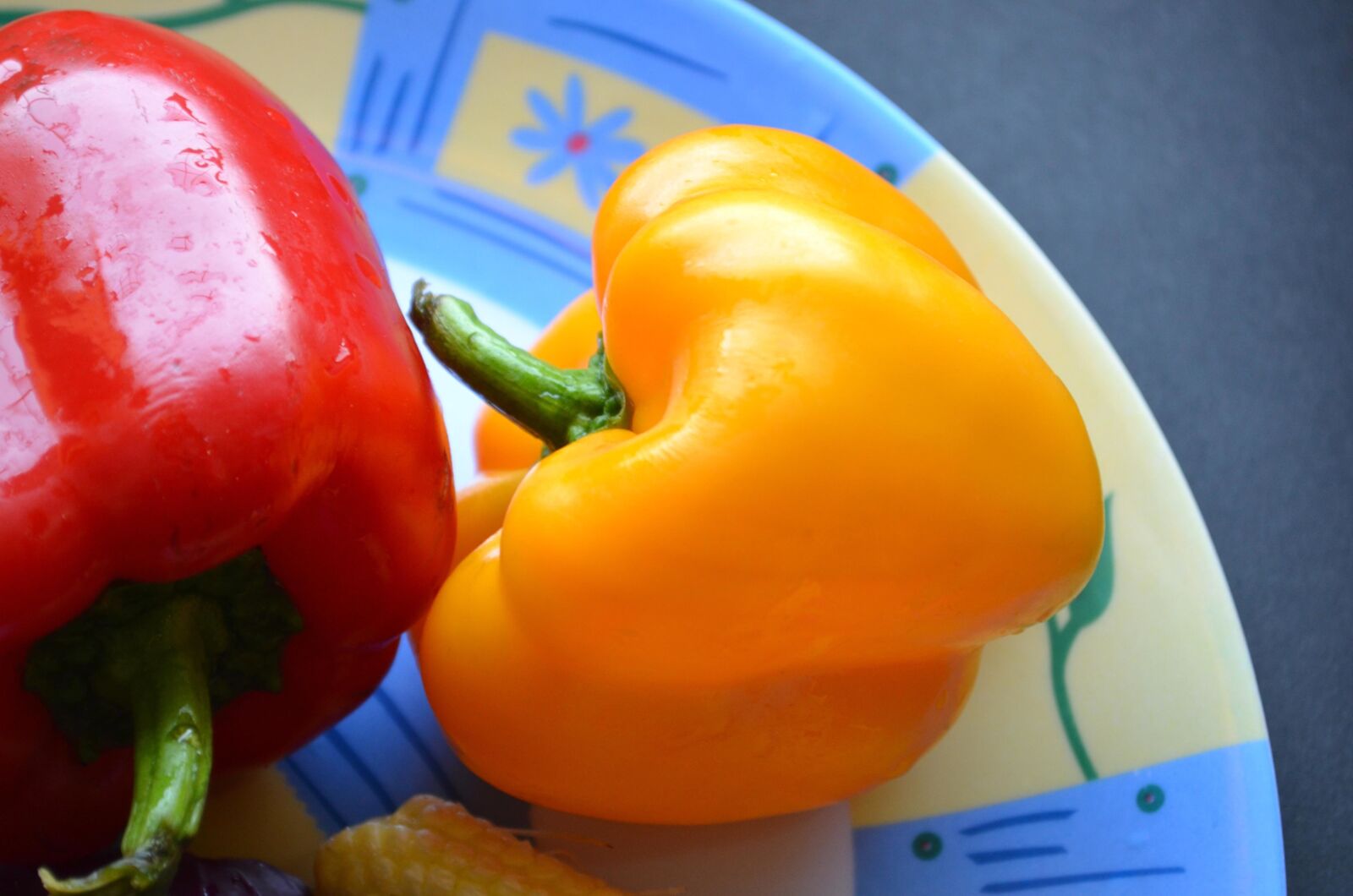Nikon D5100 sample photo. Bell pepper, yellow, red photography