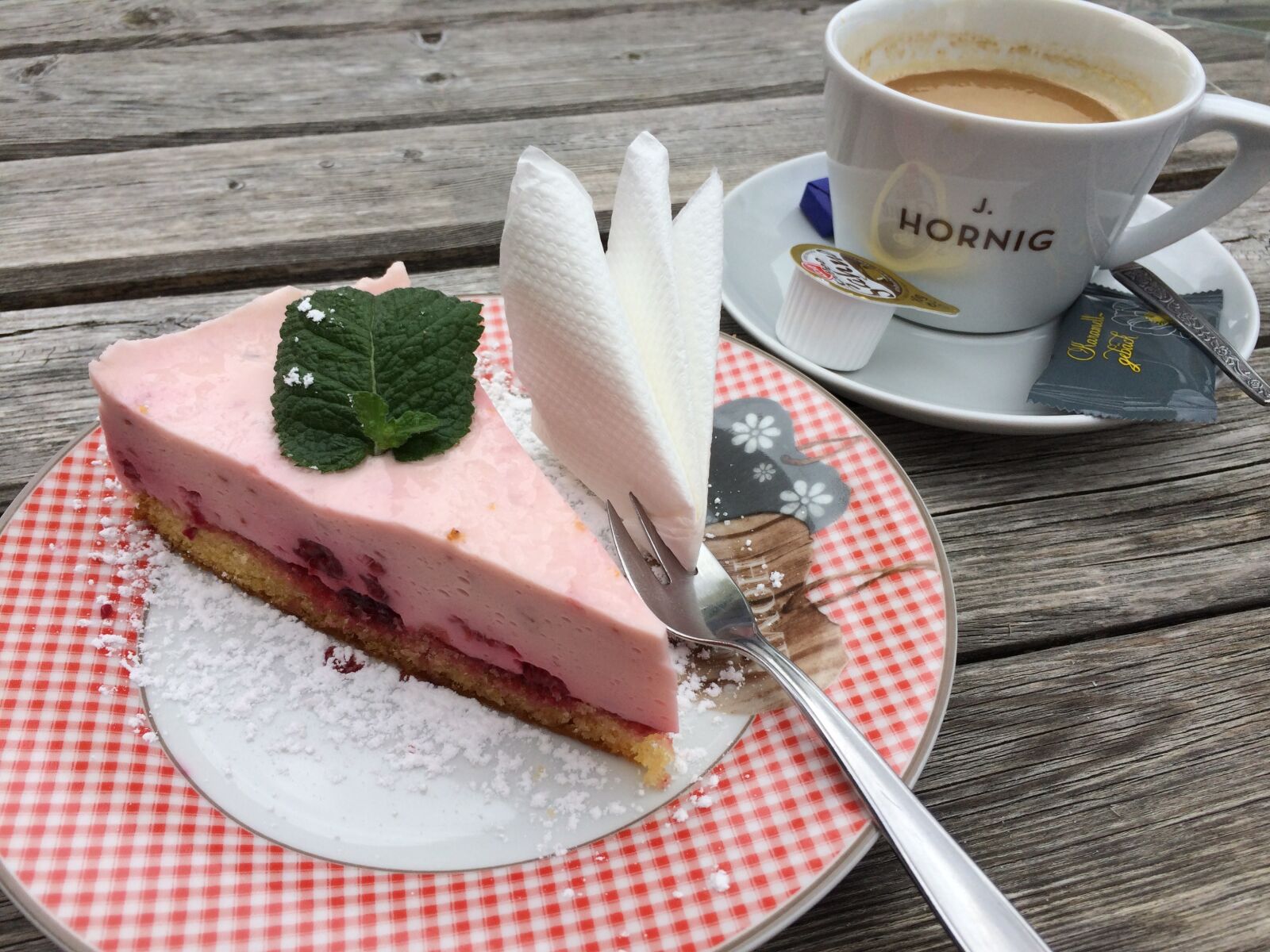 iPhone 5s back camera 4.15mm f/2.2 sample photo. Coffee, cake, delicious photography