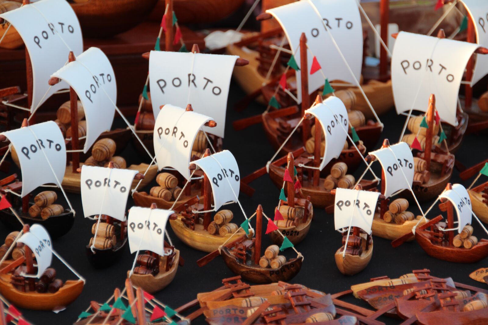 Canon EOS 600D (Rebel EOS T3i / EOS Kiss X5) sample photo. Porto, souvenir, portugal photography