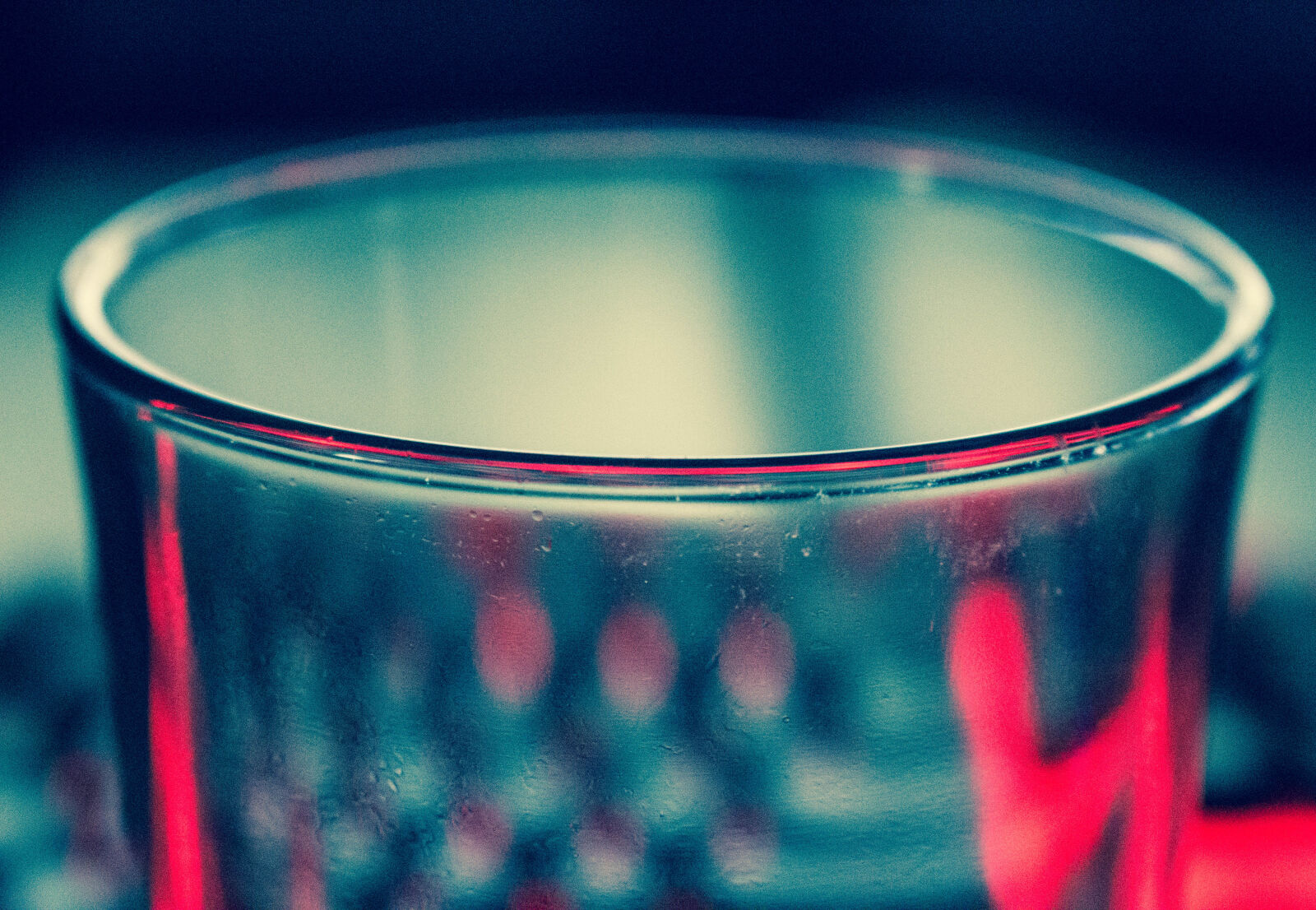 Canon EOS 700D (EOS Rebel T5i / EOS Kiss X7i) sample photo. Blue, cinematic, cinematography, drinking photography