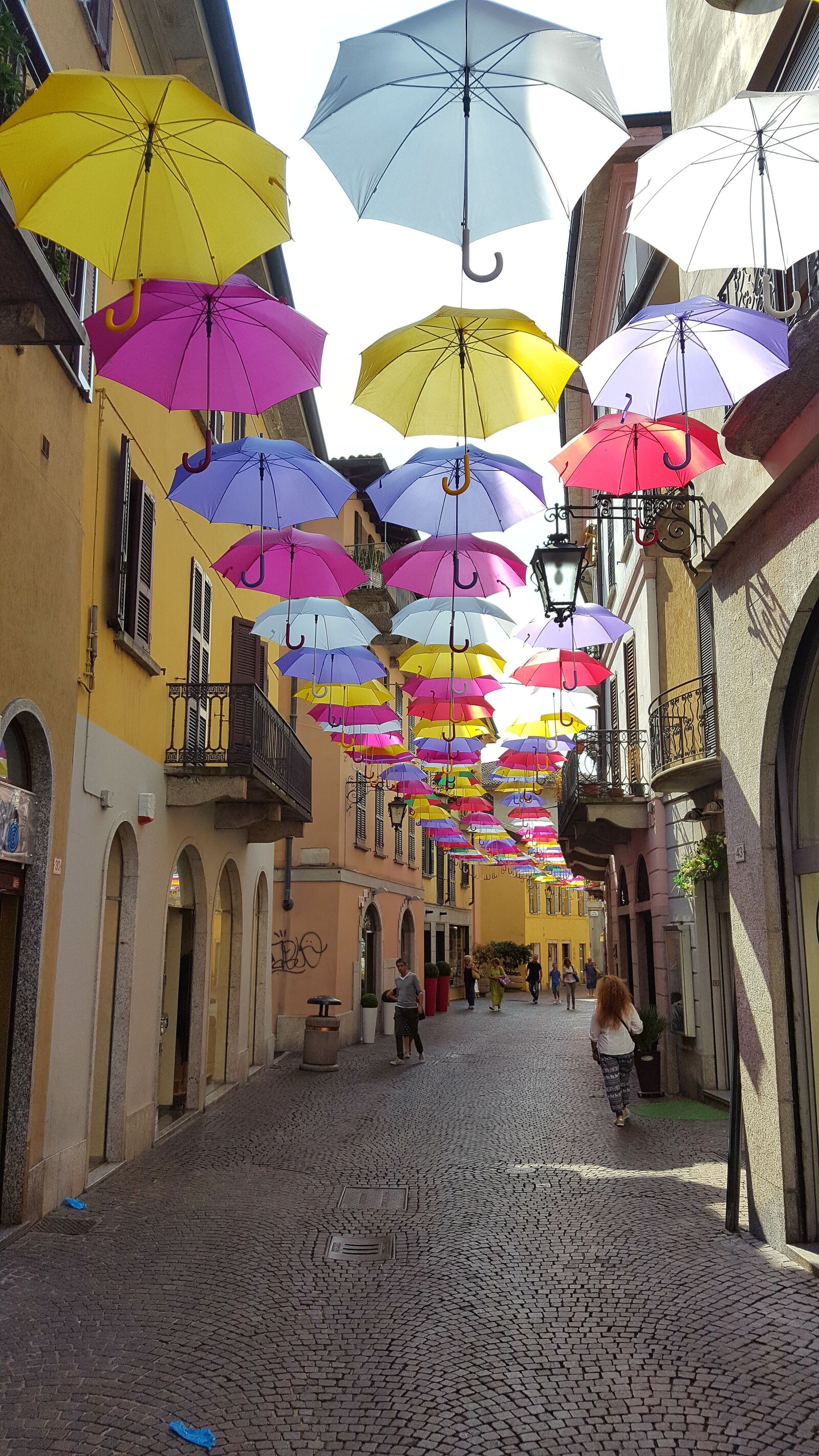 Samsung Galaxy S6 sample photo. Sun, parasols, historic center photography