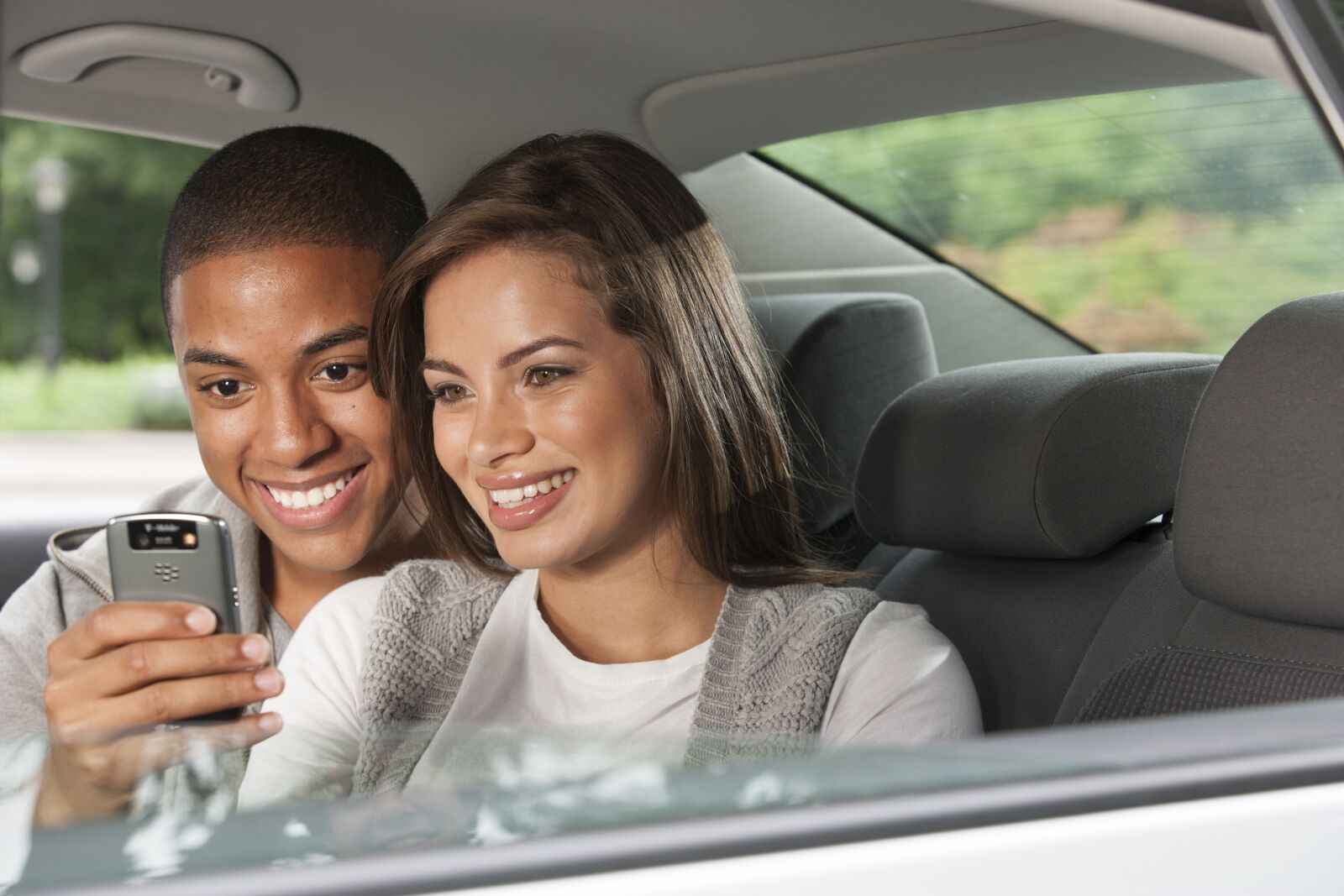 Canon EOS-1Ds Mark II sample photo. Car, girl, phone photography