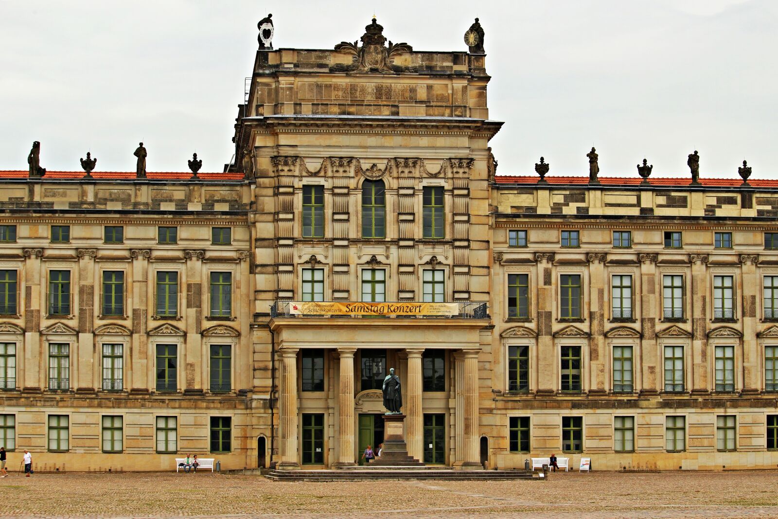 Canon EOS 100D (EOS Rebel SL1 / EOS Kiss X7) sample photo. Ludwigslust-parchim, castle, barockschloss photography