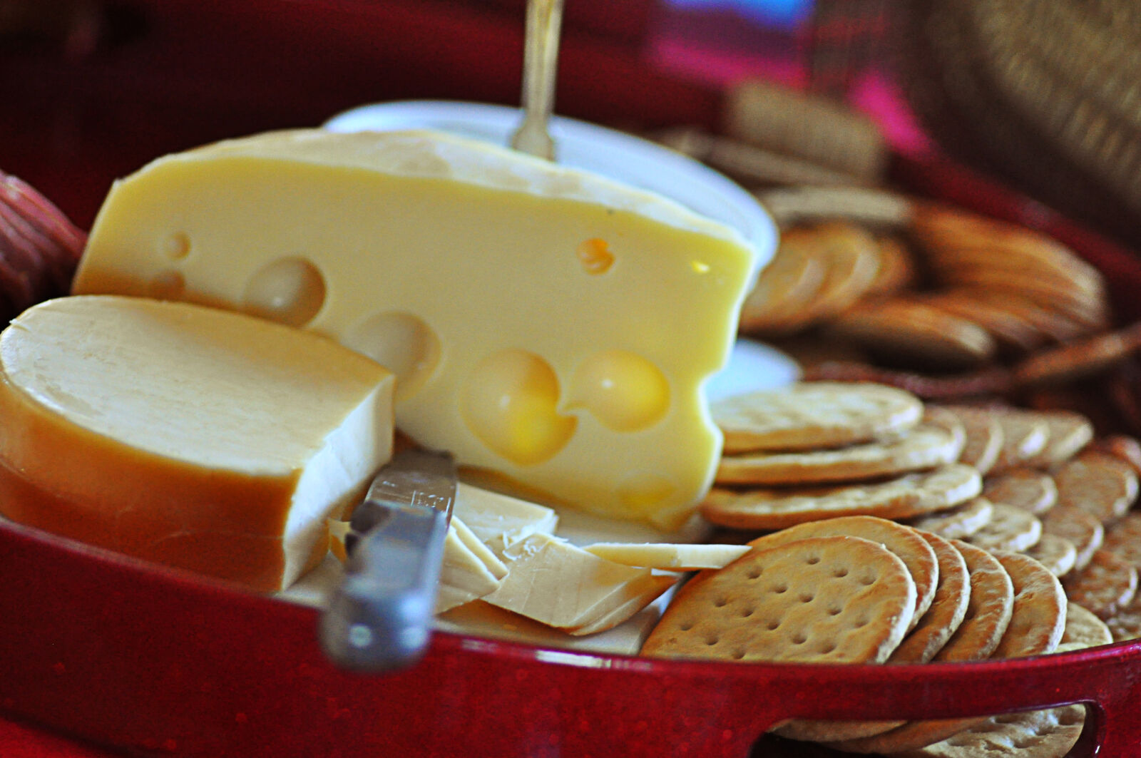 Nikon D5000 sample photo. Cheese, cheesetray, crackers photography
