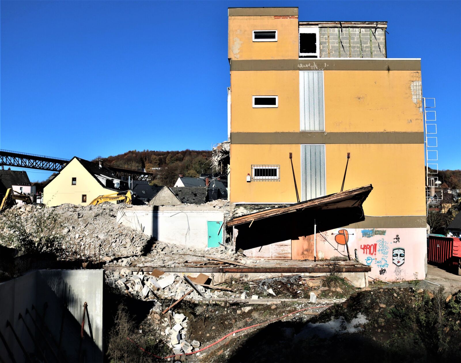 Canon EOS 760D (EOS Rebel T6s / EOS 8000D) sample photo. Demolition of the department photography