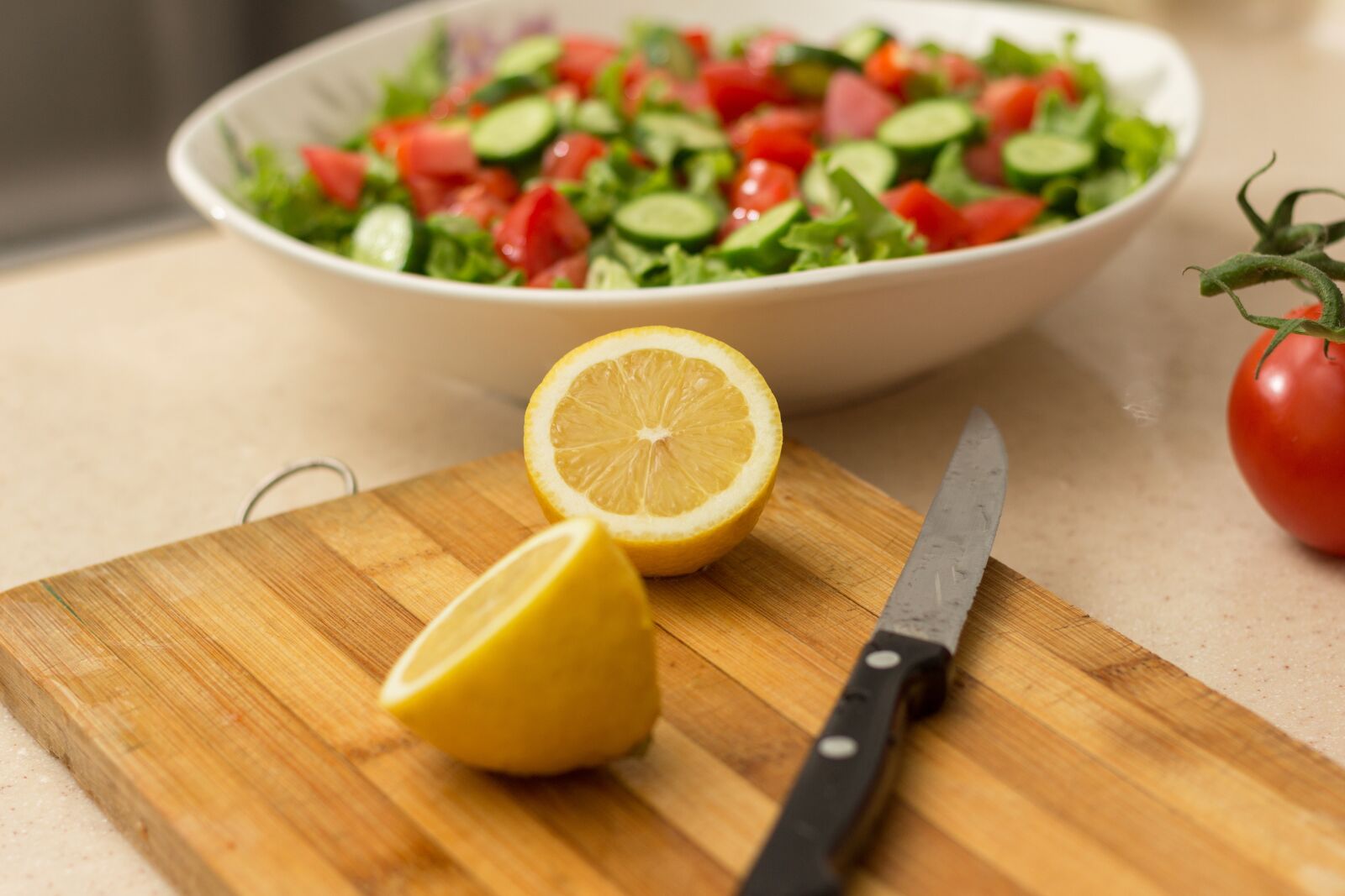 Canon EOS 700D (EOS Rebel T5i / EOS Kiss X7i) + Canon EF 50mm F1.8 II sample photo. Salad, green, health photography