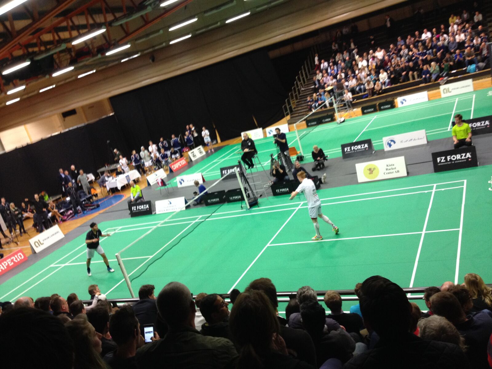 iPhone 4S back camera 4.28mm f/2.4 sample photo. Badminton, tournament photography