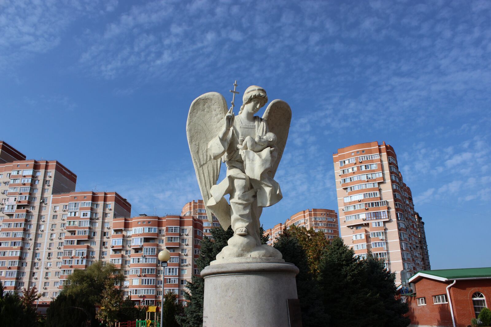 Canon EOS 600D (Rebel EOS T3i / EOS Kiss X5) + Canon EF-S 18-55mm F3.5-5.6 IS II sample photo. Krasnodar, russia, monument photography