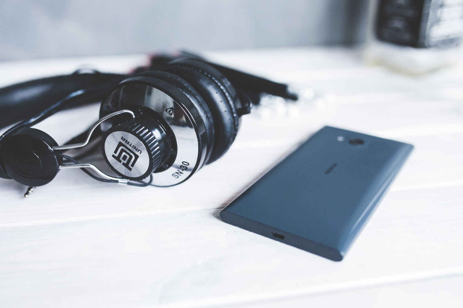 Canon EOS 6D + Sigma 35mm F1.4 DG HSM Art sample photo. Closeup, of, headphones, with photography