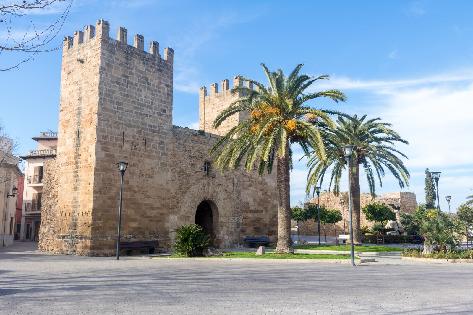 Canon EOS 750D (EOS Rebel T6i / EOS Kiss X8i) sample photo. Mallorca, alcudia, city gate photography