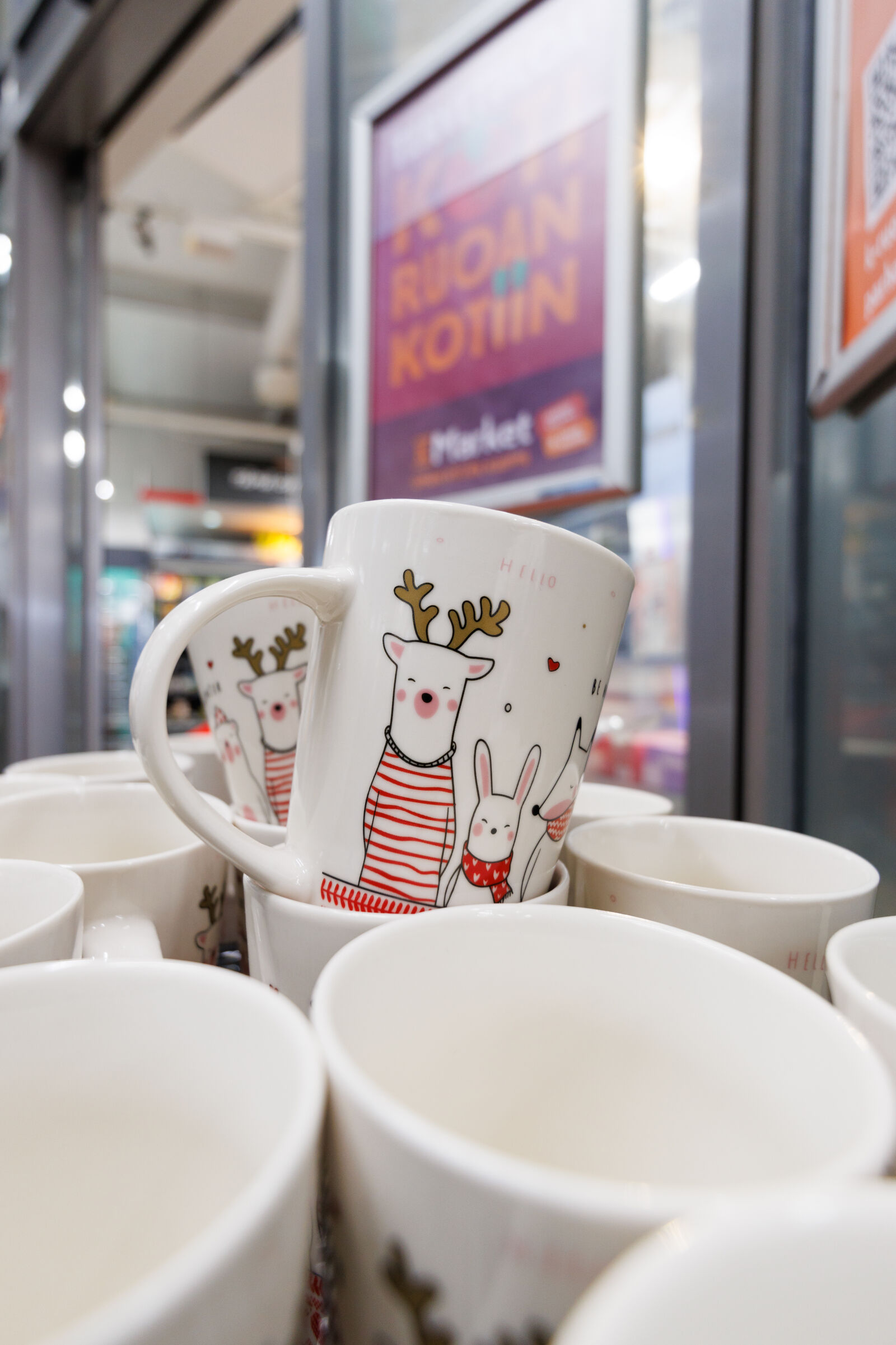 Tamron 11-20mm F2.8 Di III-A RXD sample photo. Christmas mugs photography