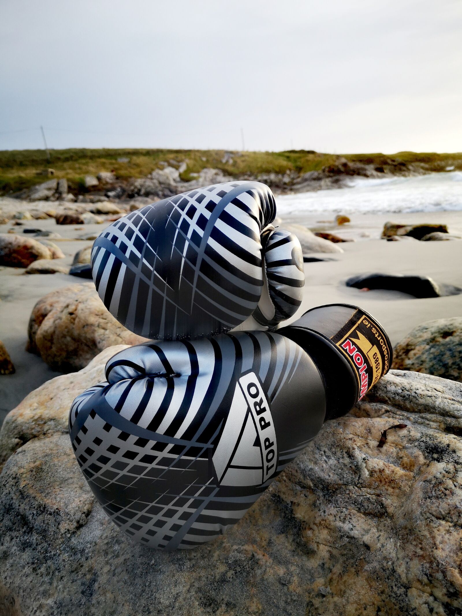 HUAWEI P20 sample photo. Boxing gloves, sport, beach photography