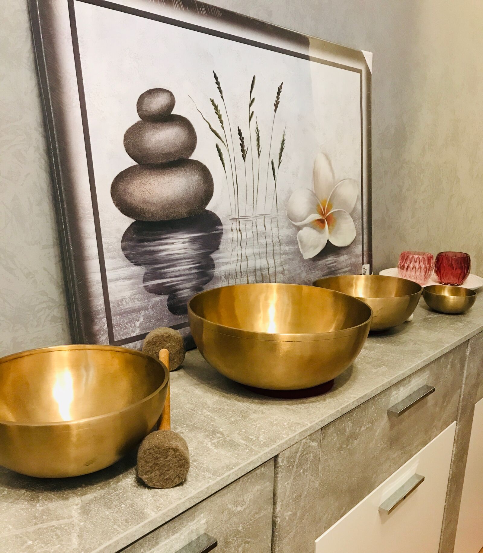 iPhone 7 back camera 3.99mm f/1.8 sample photo. Singing bowls, relaxation, healing photography