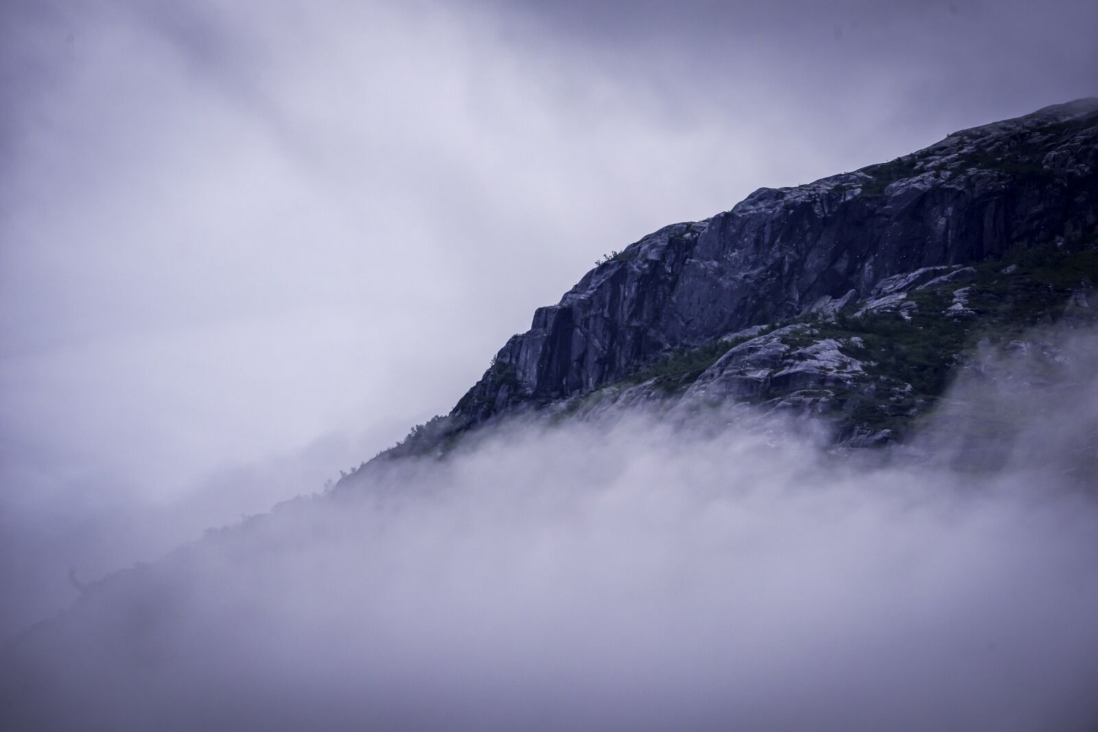Tamron SP 150-600mm F5-6.3 Di VC USD sample photo. Mountains, sky, clouds photography