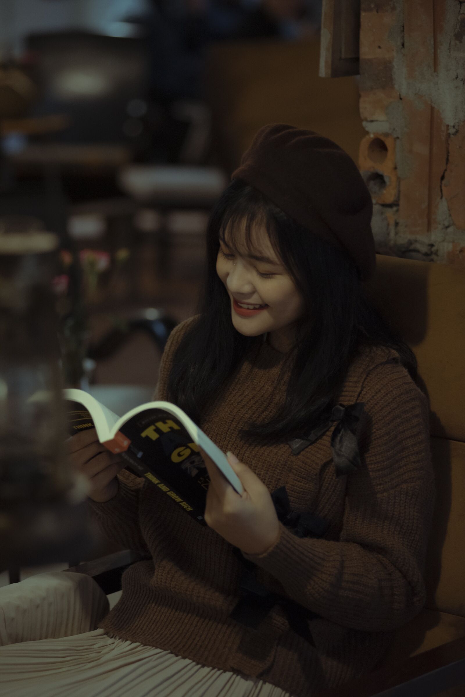 Nikon D750 sample photo. Books, cafe, people photography