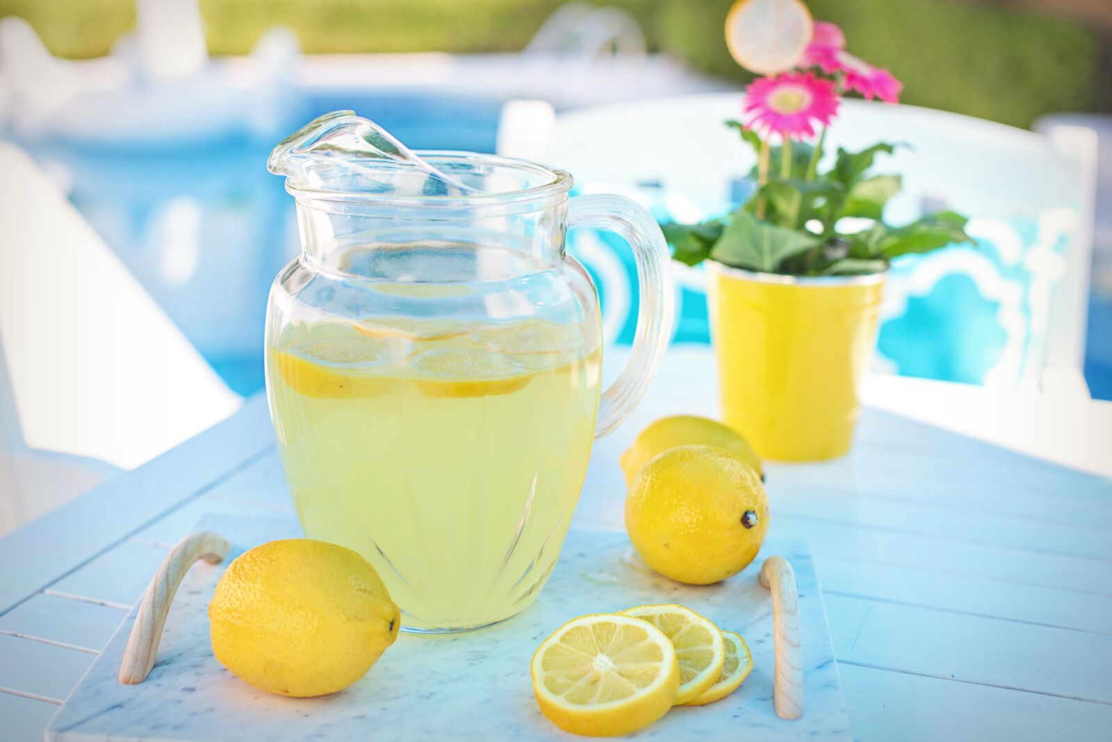 Canon EF 50mm F1.4 USM sample photo. Lemonade, lemons, poolside photography
