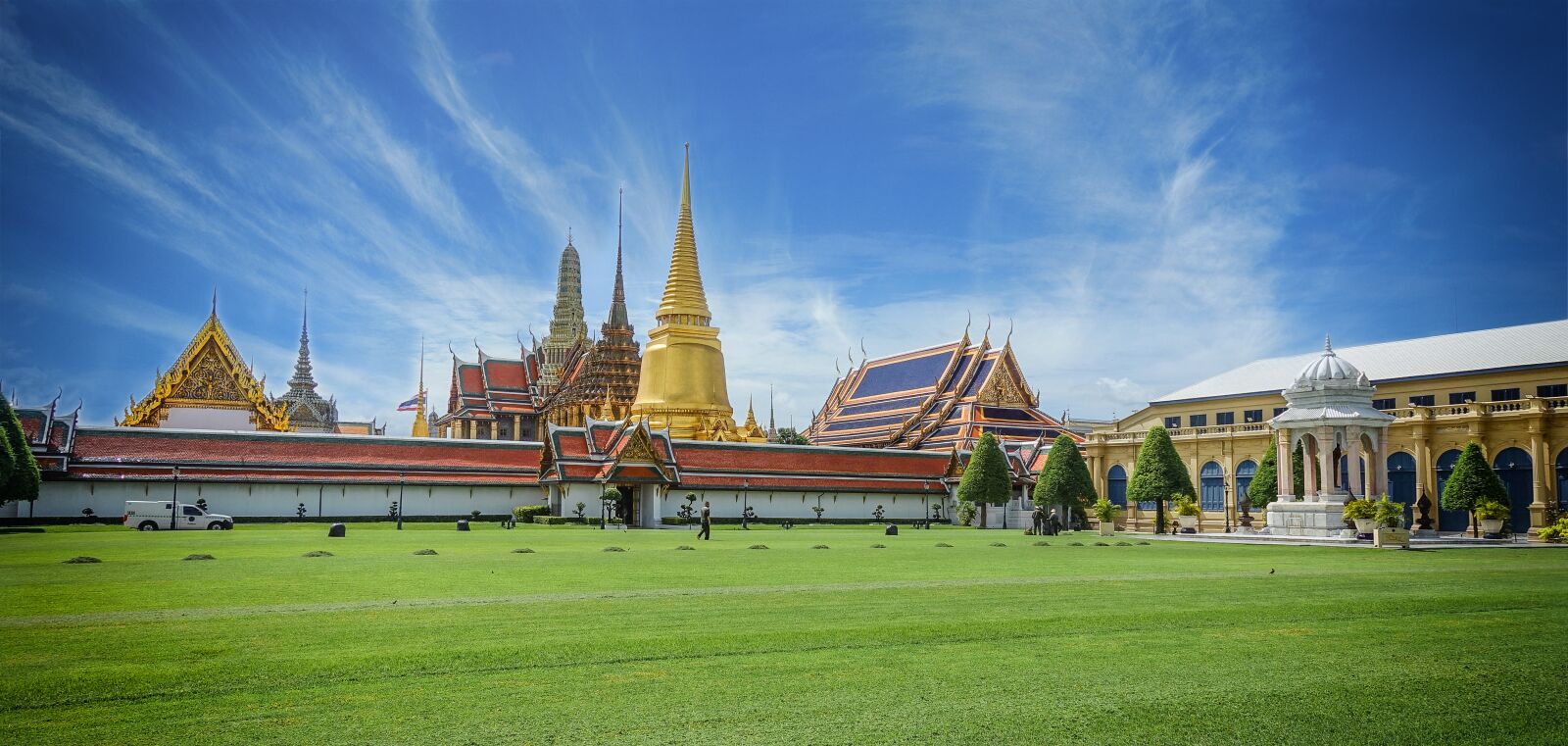 Sony DSC-RX100M5 sample photo. Thailand, big palace, grassland photography
