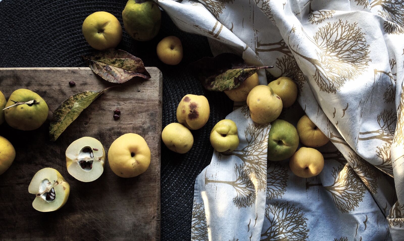 iPhone 4S back camera 4.28mm f/2.4 sample photo. Quince, dining table, autumn photography