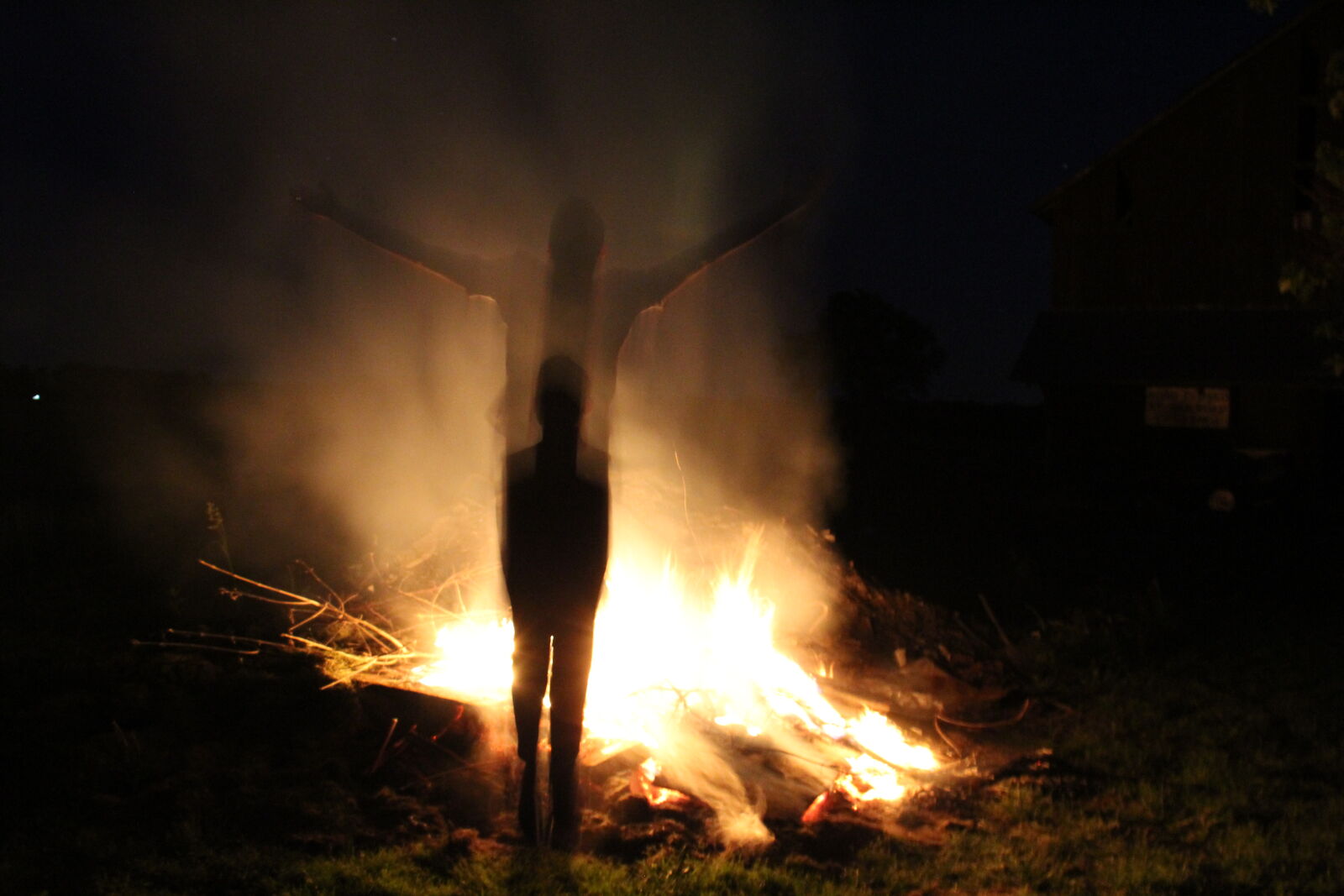 Canon EOS 1200D (EOS Rebel T5 / EOS Kiss X70 / EOS Hi) sample photo. Angel, bonfire, boy, camp photography