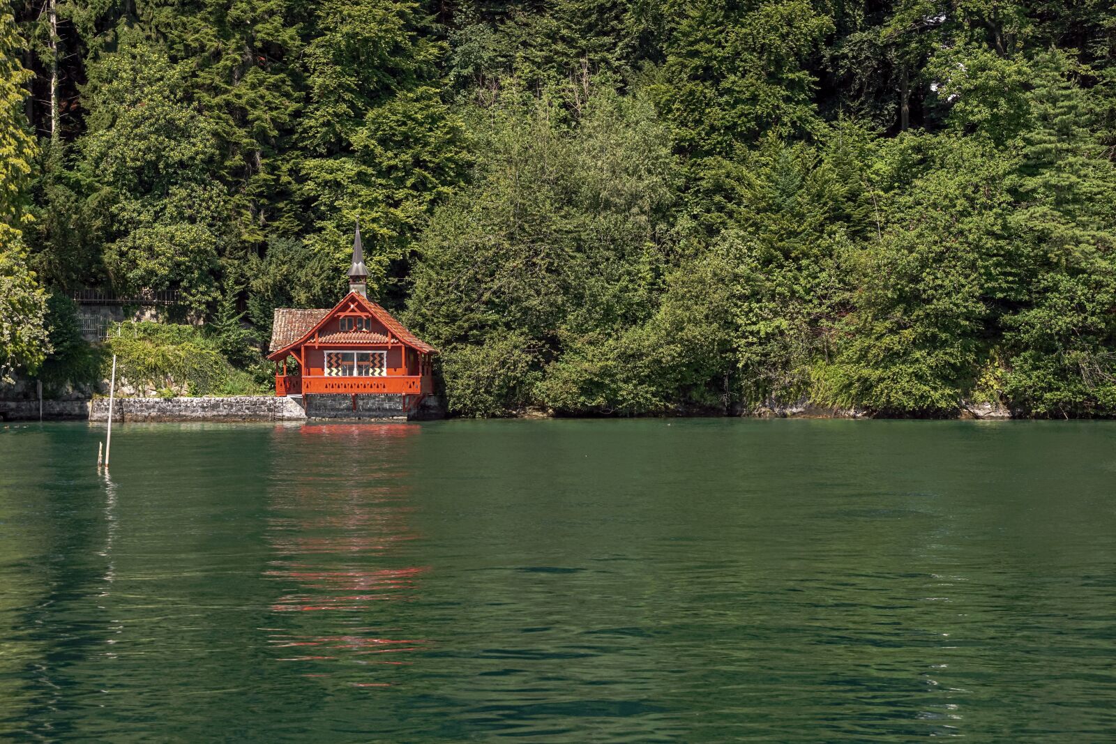 Sony DT 18-135mm F3.5-5.6 SAM sample photo. Lake, waters, small chapel photography