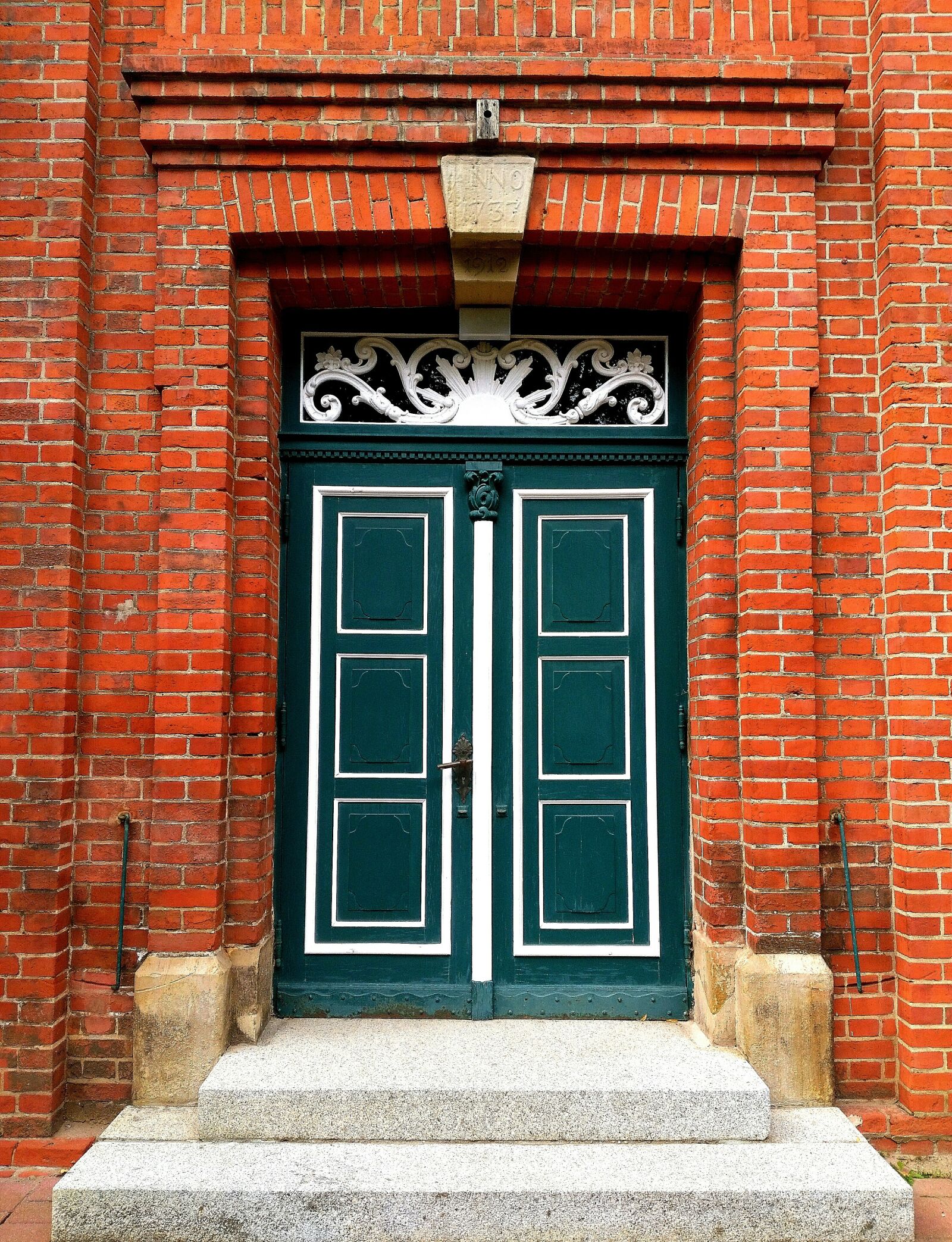 HUAWEI Honor 5X sample photo. Door, building, old photography