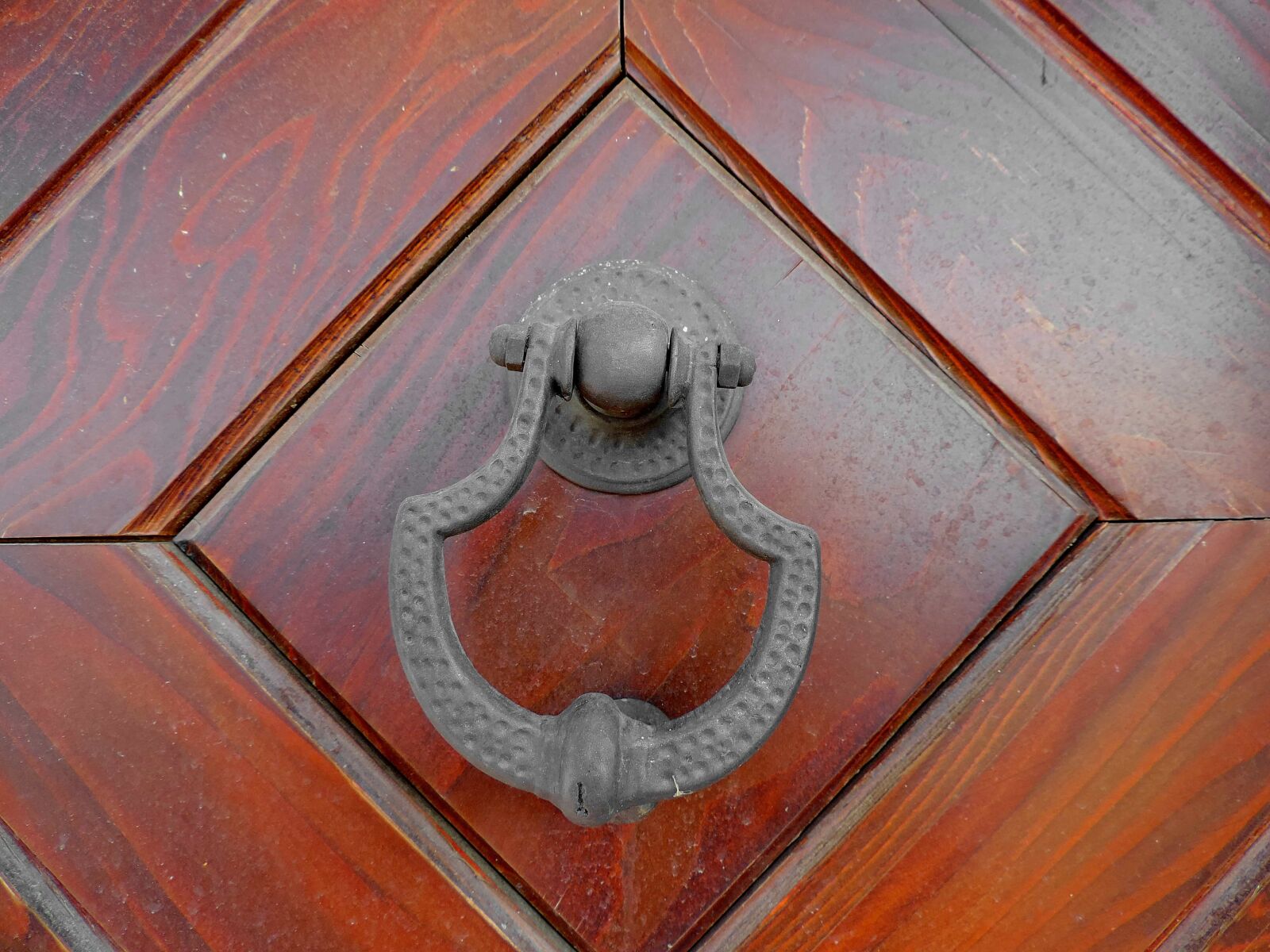 Nikon Coolpix P520 sample photo. Carpentry, cast iron, doorway photography