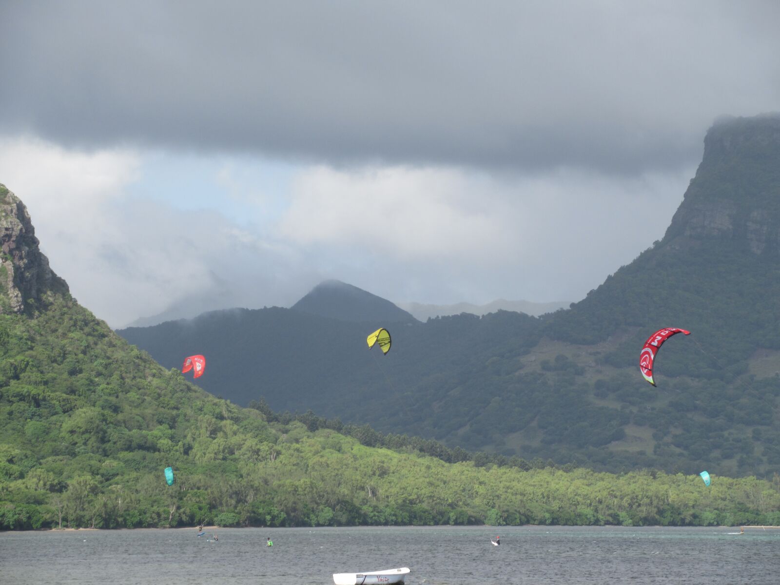 Canon PowerShot SX620 HS sample photo. Water, skiing, indian photography