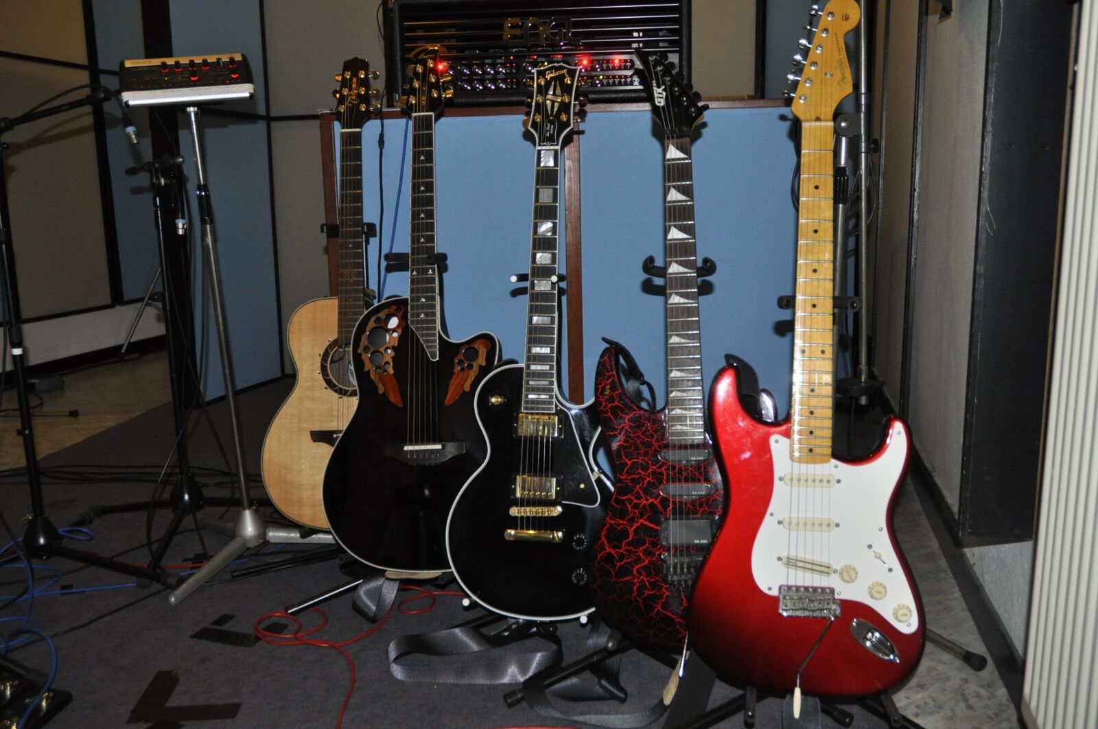 Nikon D5000 sample photo. Guitar, music, stand photography