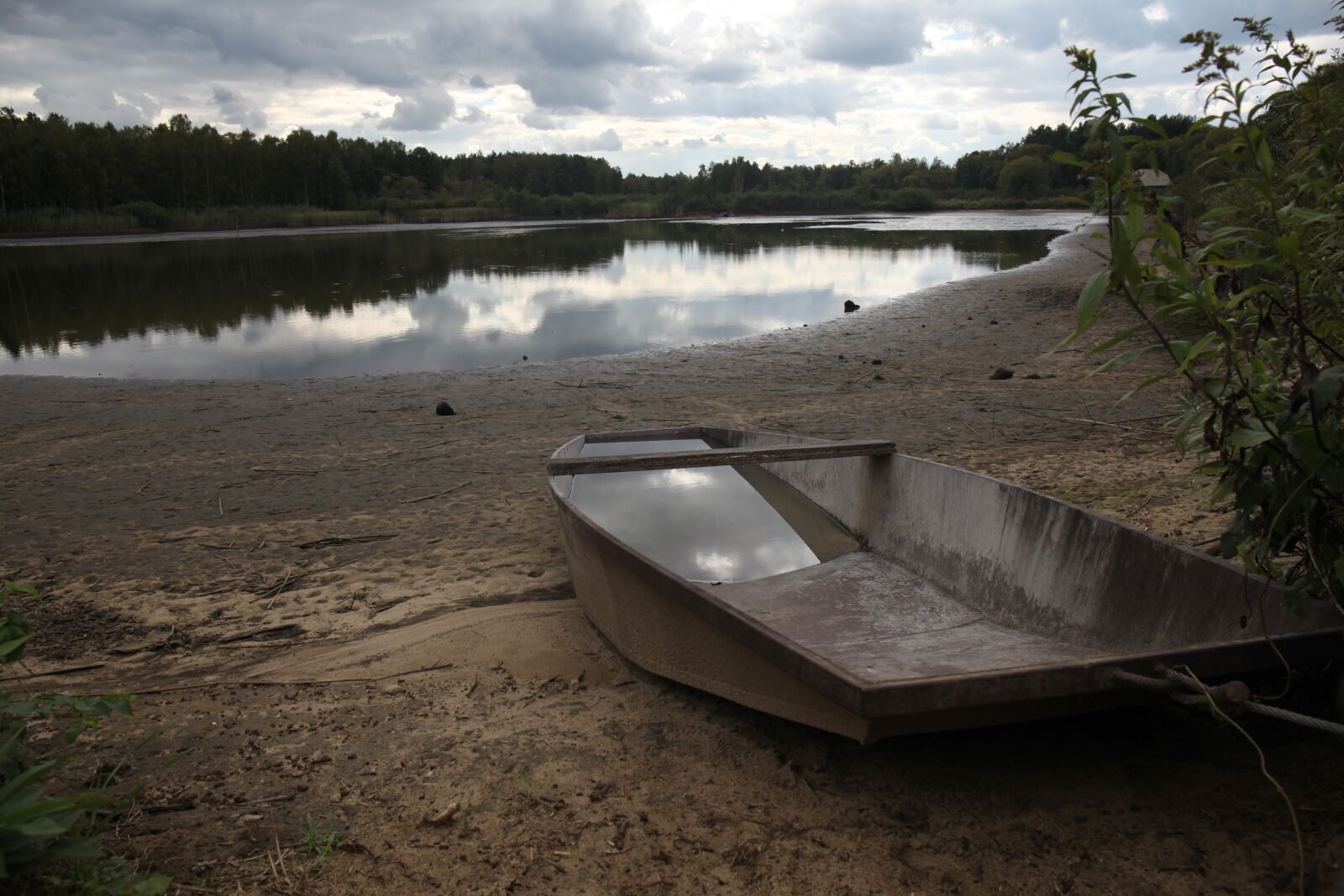 Canon EOS 5D Mark II sample photo. Boat, water, landscape photography
