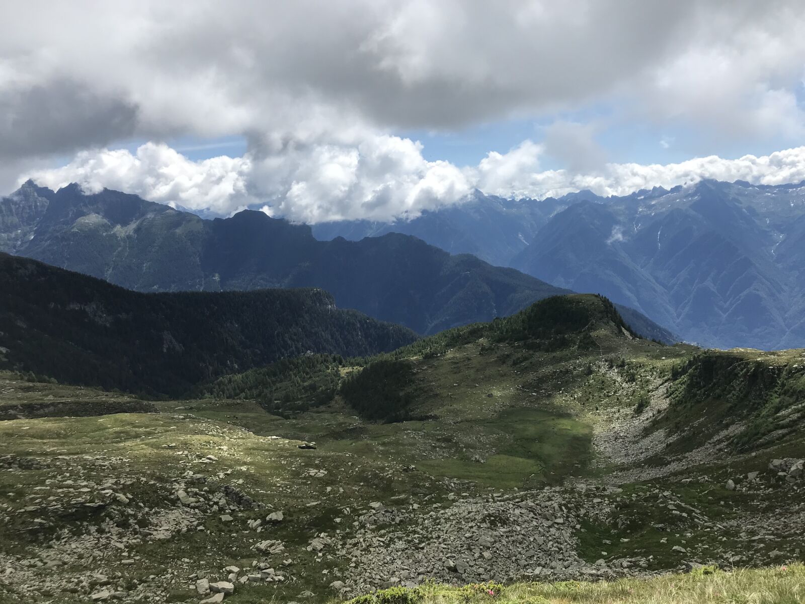 iPhone 7 back camera 3.99mm f/1.8 sample photo. Towards landarenca, alpine route photography