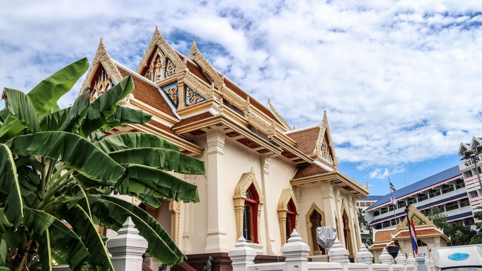 Canon EF-M 15-45mm F3.5-6.3 IS STM sample photo. Temple, temple tower, thailand photography