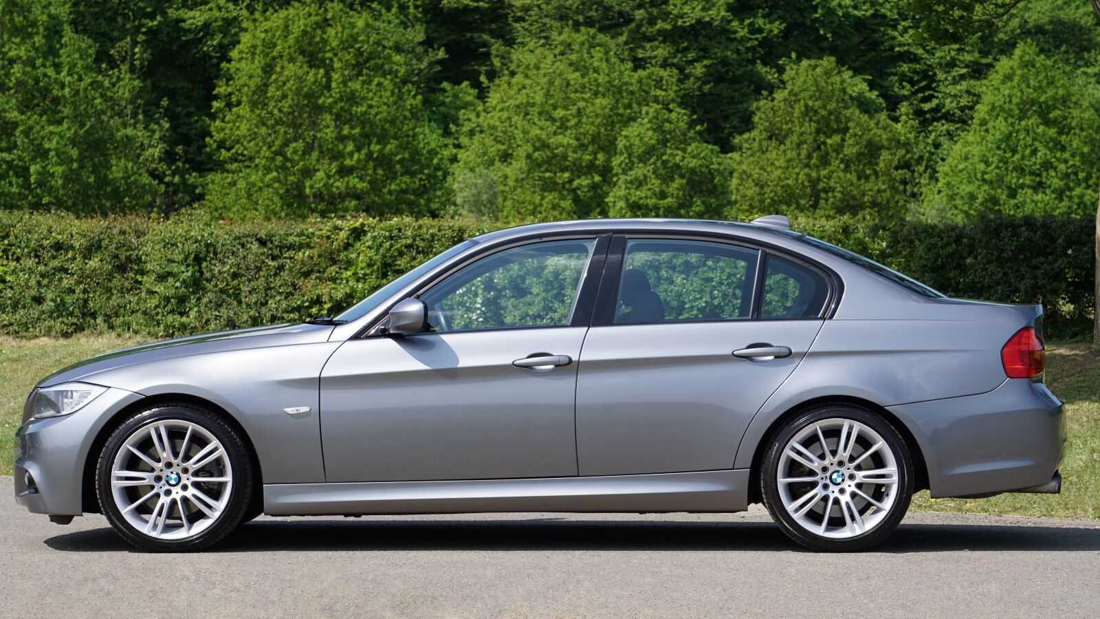 Sony E 55-210mm F4.5-6.3 OSS sample photo. Car, bmw, vehicle photography