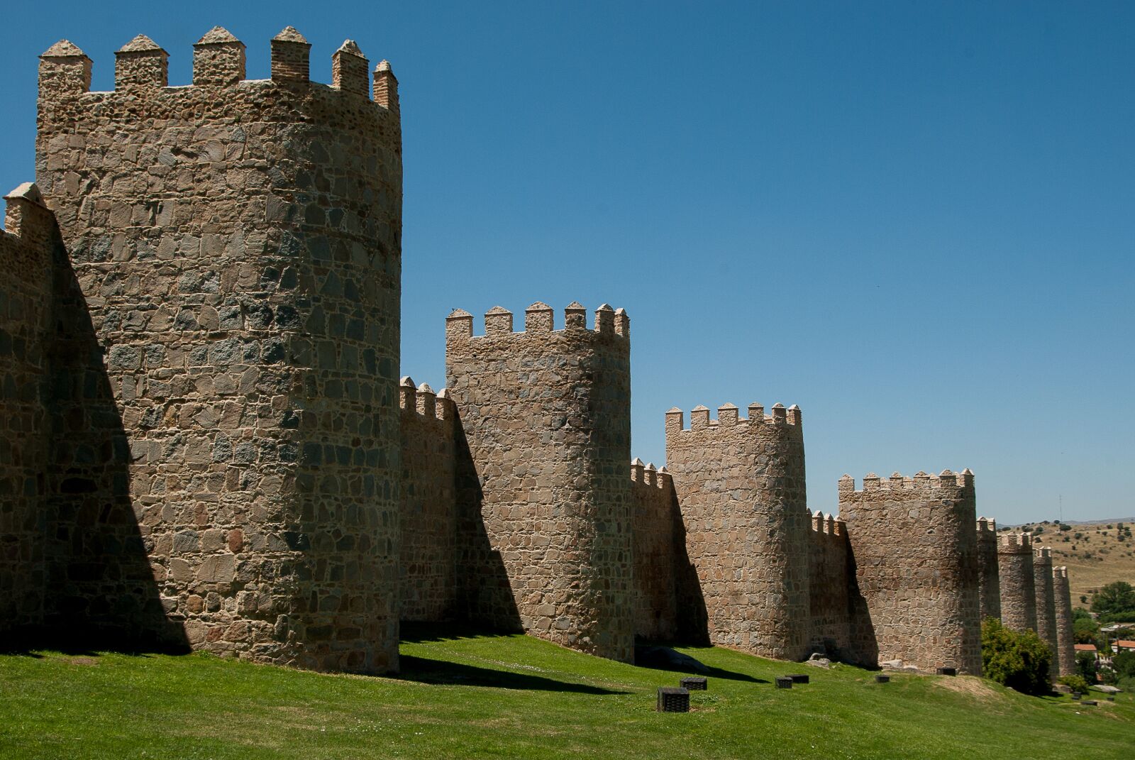 Pentax K10D sample photo. Spain, avila, ramparts photography