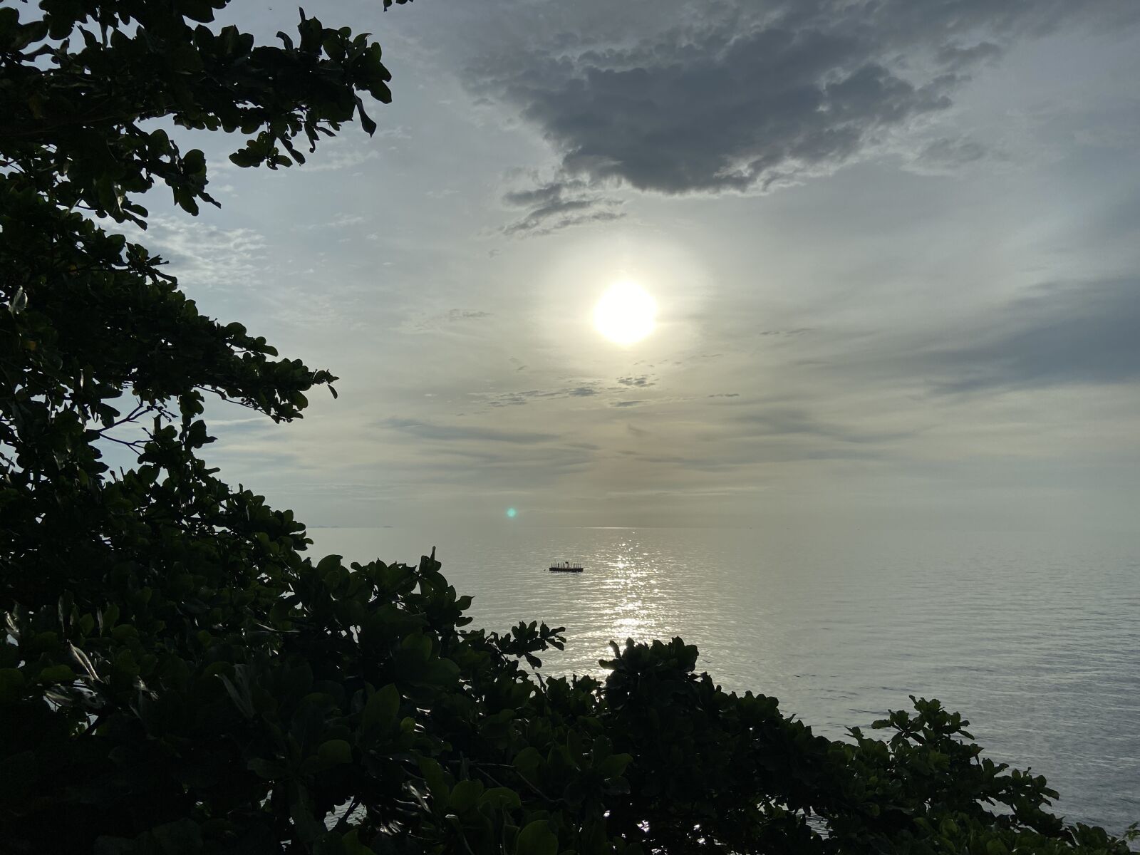 Apple iPhone 11 sample photo. Sunset, sea, ocean photography